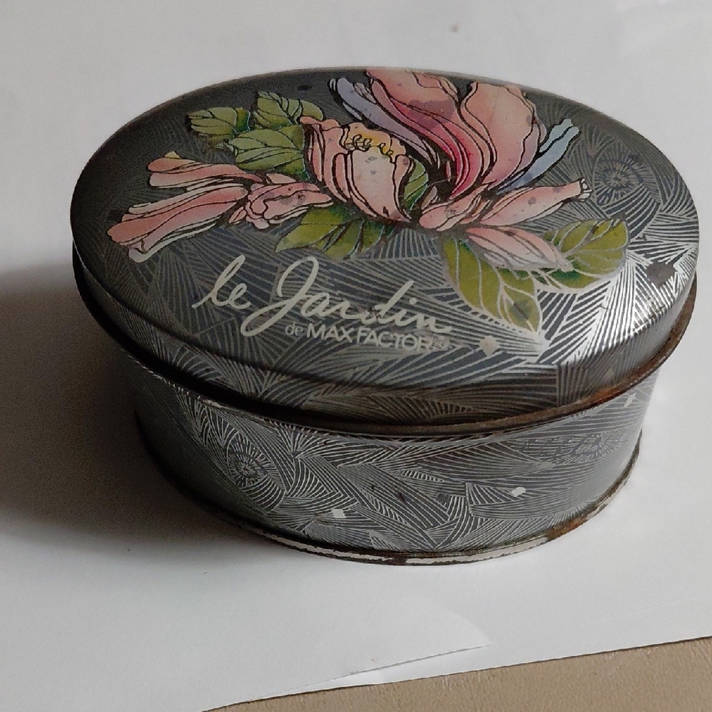 Le Jardin Decorative Floral Metal Candle Holder - Gray with Pink Flower